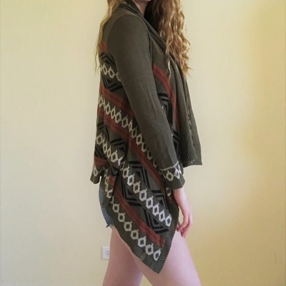 Wet Seal Olive and Orange Geometric Shrug/Sweater - Picture 4 of 4